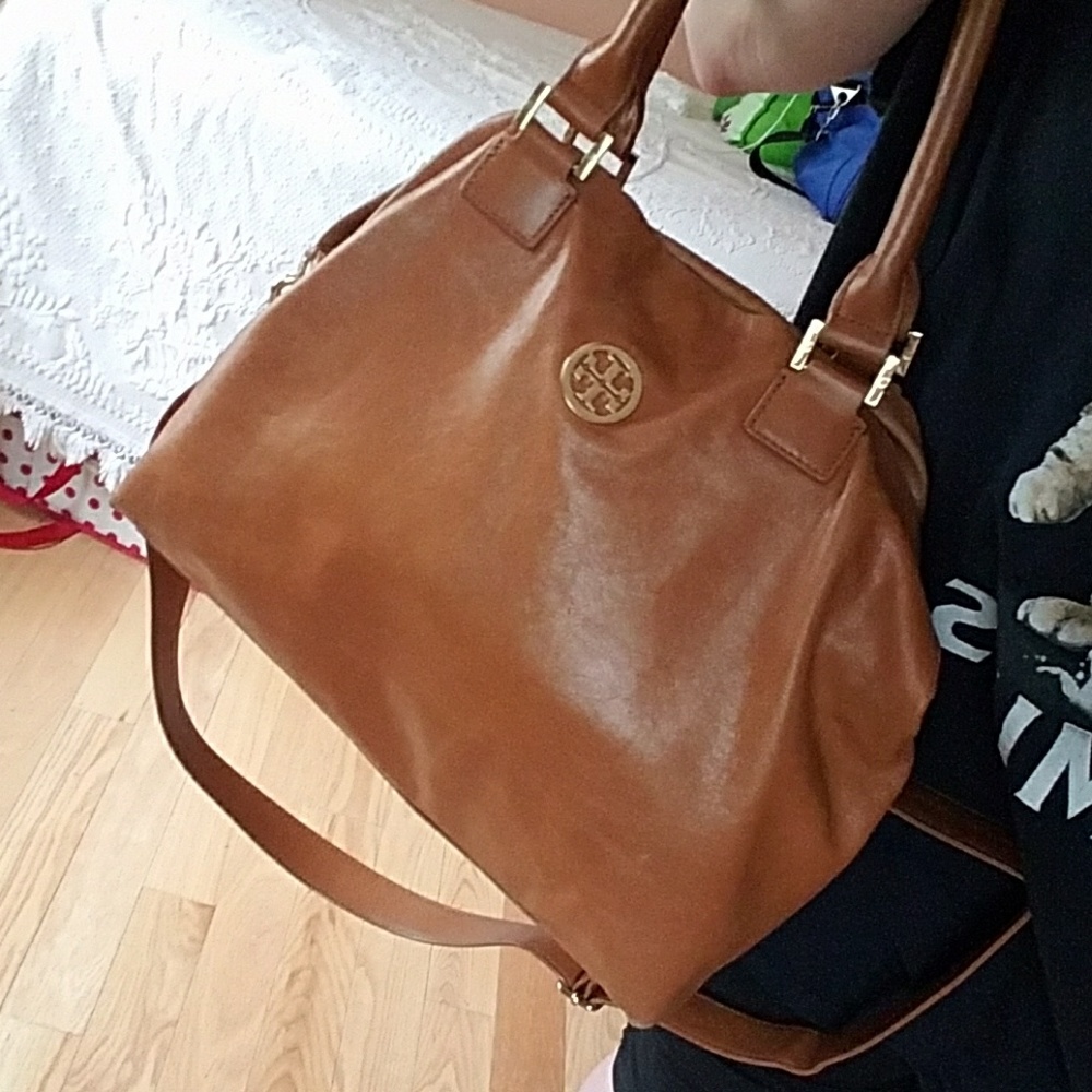 Extra pics of Tory bag.